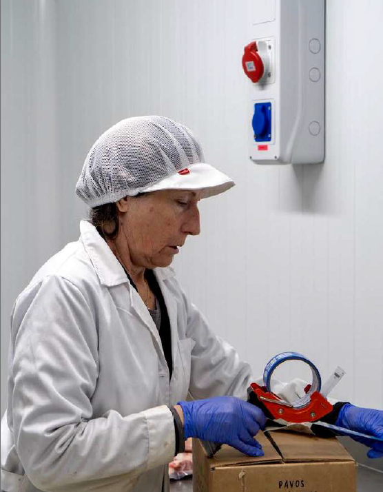 Montse, al frente de la sala de sacrificio y carnicería de PavosBio