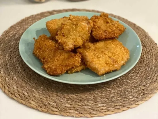 Filetes de pechuga de pavo empanados con acabado crujiente y dorado uniforme